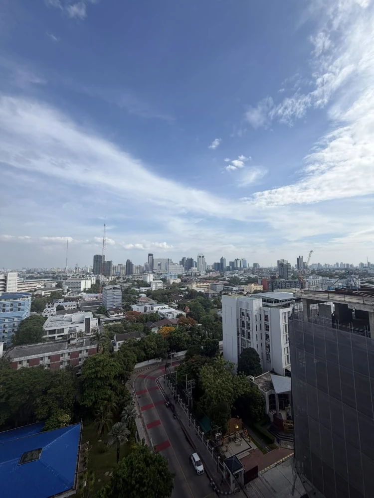 Selling Premio Vetro Kaset, 14th floor, corner unit. Unobstructed view, good ventilation all day, very comfortable to live in. For this location, cond