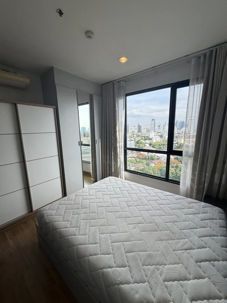 Selling Premio Vetro Kaset, 14th floor, corner unit. Unobstructed view, good ventilation all day, very comfortable to live in. For this location, cond
