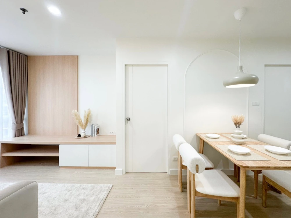 Selling a 2-bedroom, 2-bathroom corner unit at Premsiri Boutique Park. Private and stylishly decorated in a minimalist design. A very comfortable and