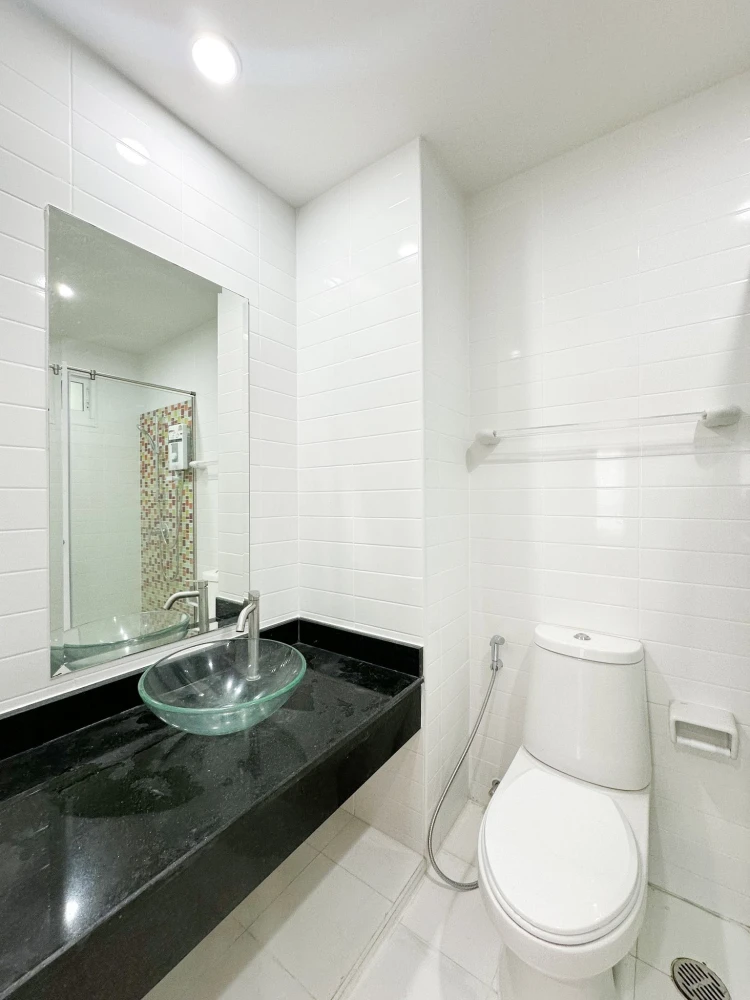 Selling a 2-bedroom, 2-bathroom corner unit at Premsiri Boutique Park. Private and stylishly decorated in a minimalist design. A very comfortable and