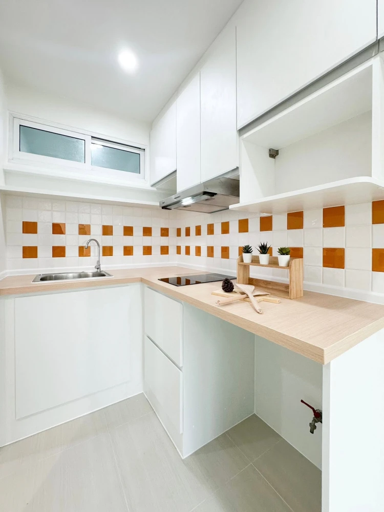 Selling a 2-bedroom, 2-bathroom corner unit at Premsiri Boutique Park. Private and stylishly decorated in a minimalist design. A very comfortable and
