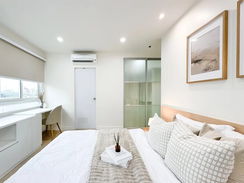 Selling a 2-bedroom, 2-bathroom corner unit at Premsiri Boutique Park. Private and stylishly decorated in a minimalist design. A very comfortable and