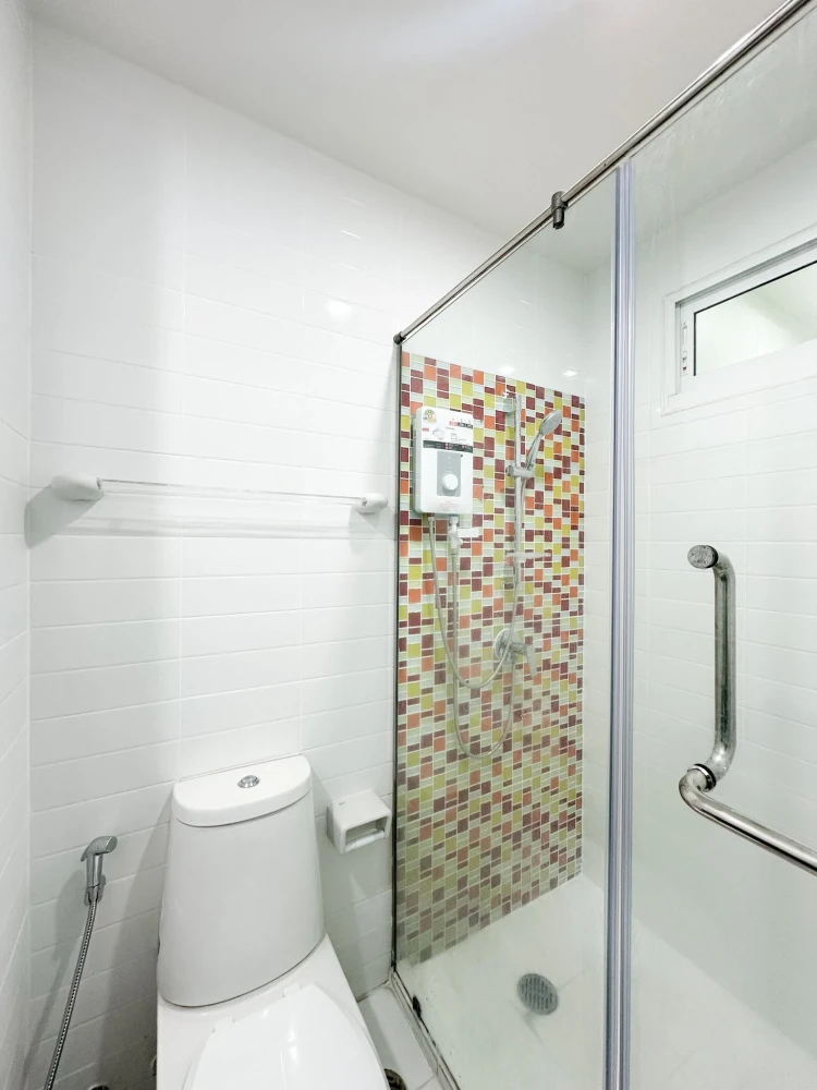 Selling a 2-bedroom, 2-bathroom corner unit at Premsiri Boutique Park. Private and stylishly decorated in a minimalist design. A very comfortable and