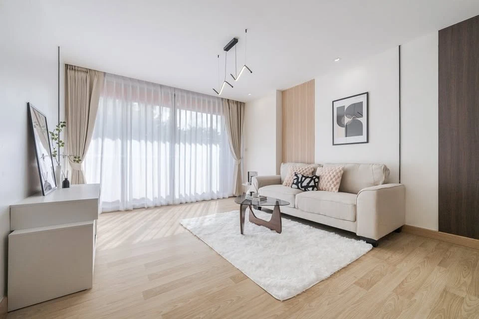Selling a large Prima Srinakarin condo, perfect for families and couples. Enjoy a peaceful and private atmosphere. Don't miss out!