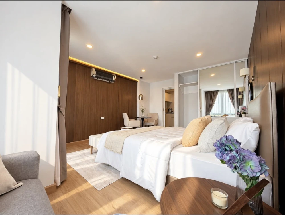 Selling a Prima Srinakarin condo unit on the 7th floor. Prime location with complete amenities. Book now!