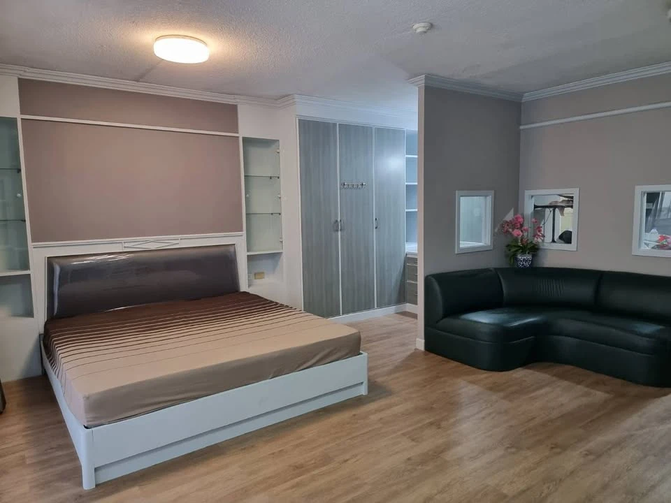 For sale: P.S.T Condoville, room size 46 sq m, 12th floor, lots of usable space, fully furnished, must reserve like this.