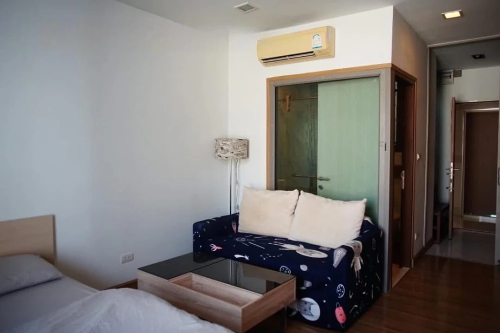 Quad Sathon for sale. Separate kitchen, spacious balcony perfect for drying clothes. Fully furnished with appliances. Book now!