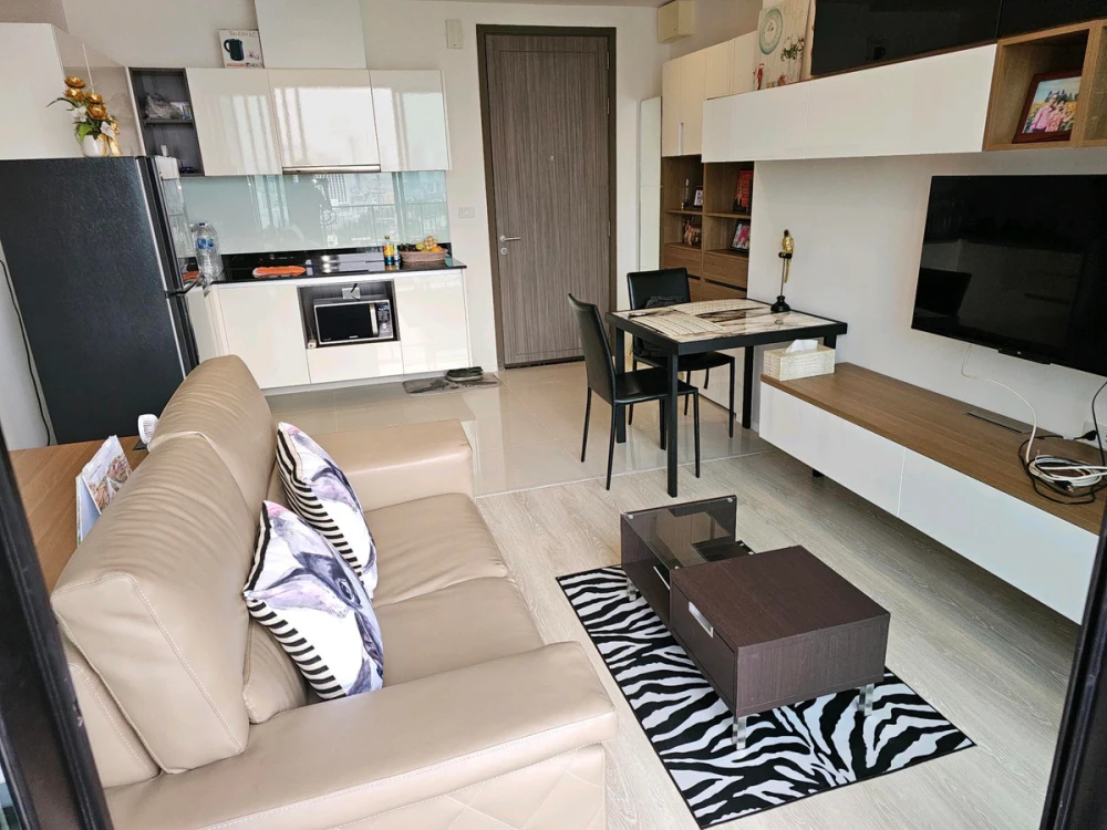 Selling Quinn Ratchada 17, city view, fully furnished, ready to move in. Book now! Hurry!