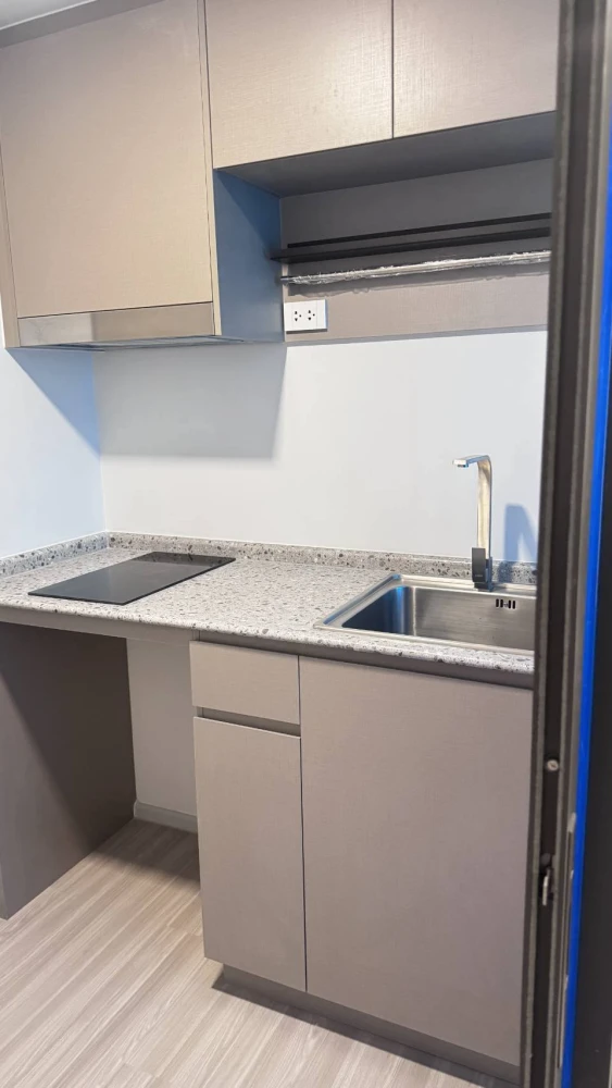 Selling Quintara MHy'Den Pho Nimit. A lovely, spacious high-floor unit. Book now!