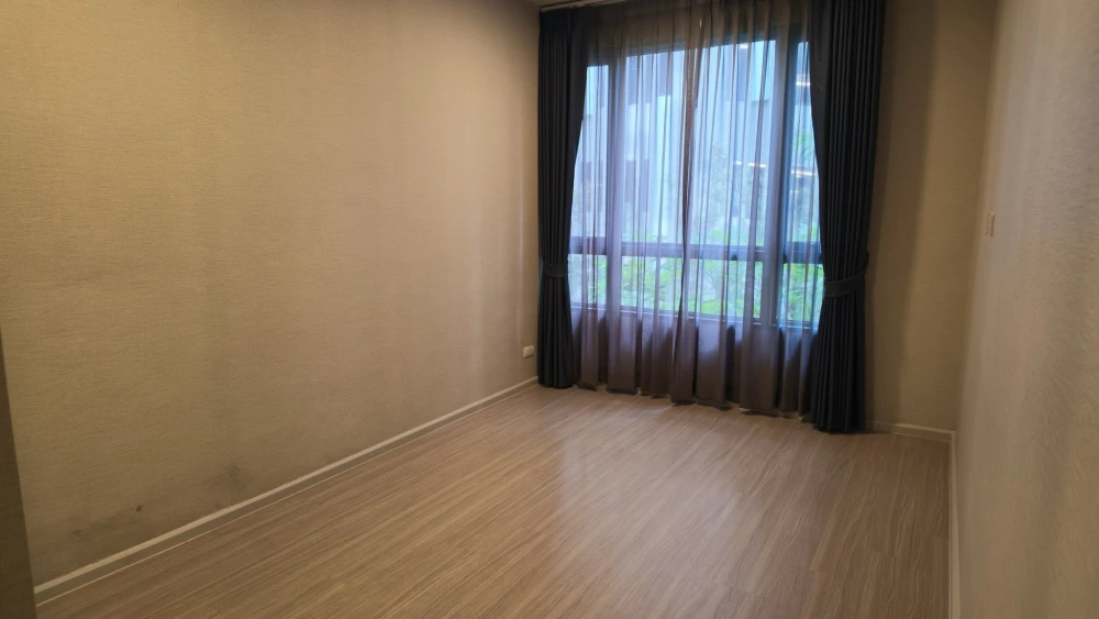 Selling a 38 sq.m. unit at Quintara Phume Sukhumvit 39, prime location in Phrom Phong. Fully fitted (free curtains, free furniture). Book now!