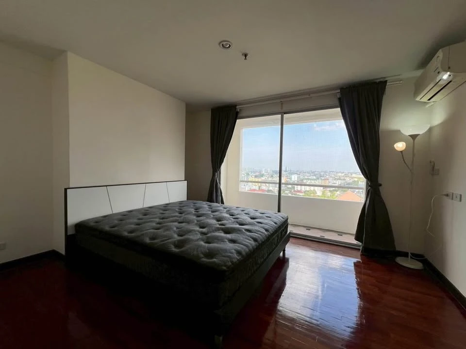 Selling spacious, ready-to-move-in condos at Ratchada Orchid. Fully furnished. Book now, don't miss out!!