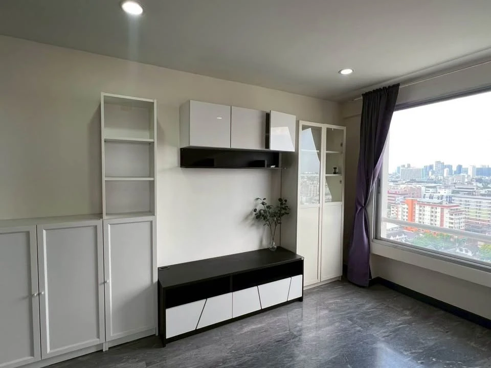Selling spacious, ready-to-move-in condos at Ratchada Orchid. Fully furnished. Book now, don't miss out!!