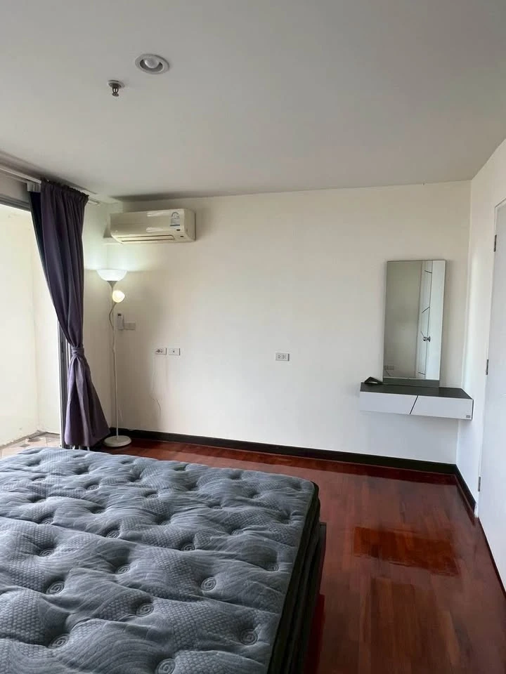 Selling spacious, ready-to-move-in condos at Ratchada Orchid. Fully furnished. Book now, don't miss out!!