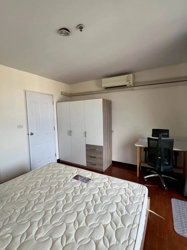 Selling spacious, ready-to-move-in condos at Ratchada Orchid. Fully furnished. Book now, don't miss out!!