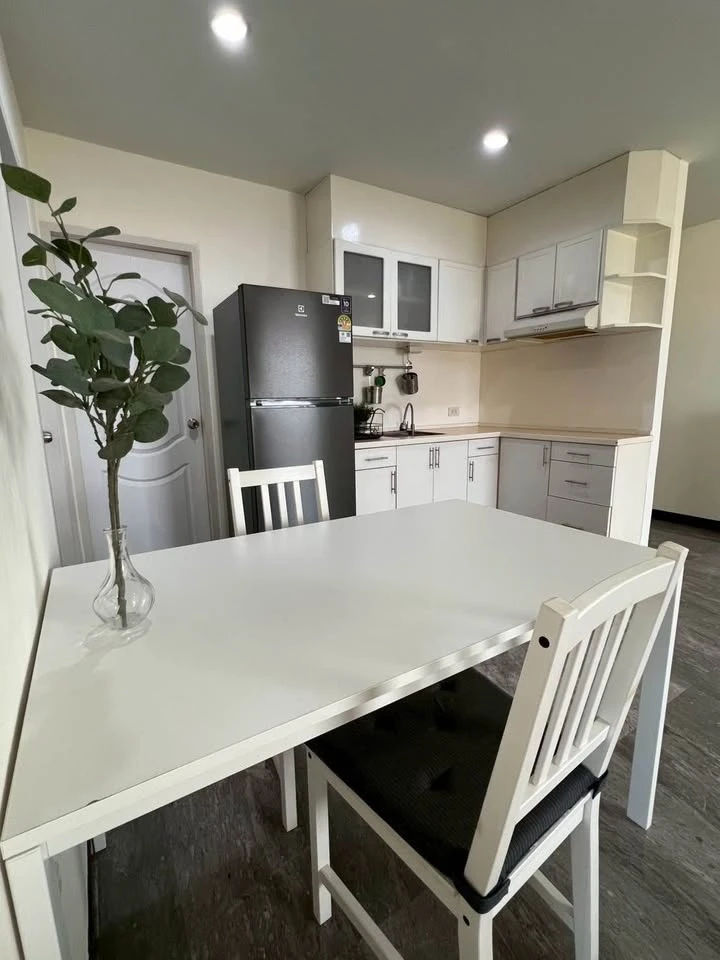 Selling spacious, ready-to-move-in condos at Ratchada Orchid. Fully furnished. Book now, don't miss out!!