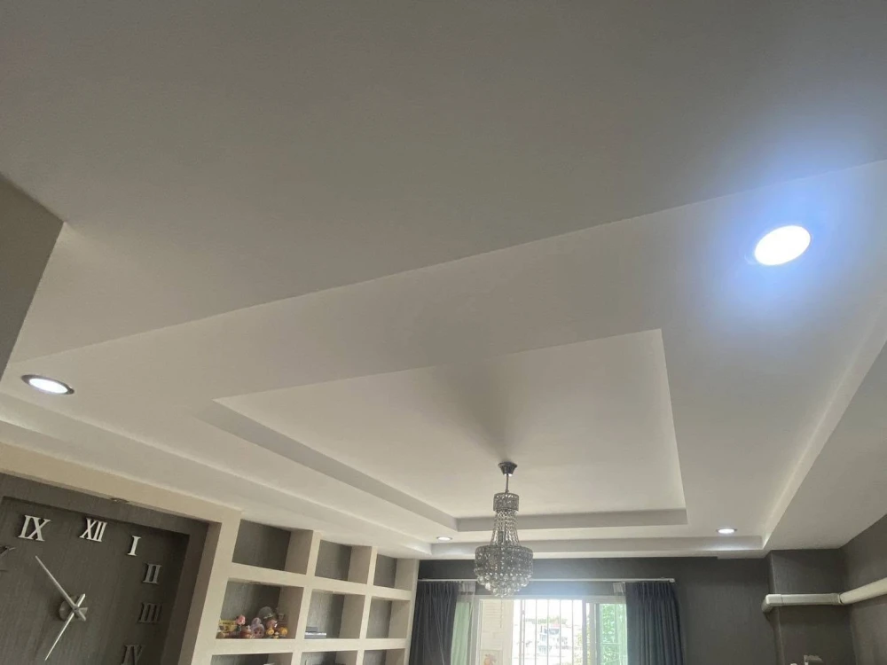 Selling a corner unit at Ratchada Prestige Ladprao, offering privacy and high-quality built-in furniture. Book now!