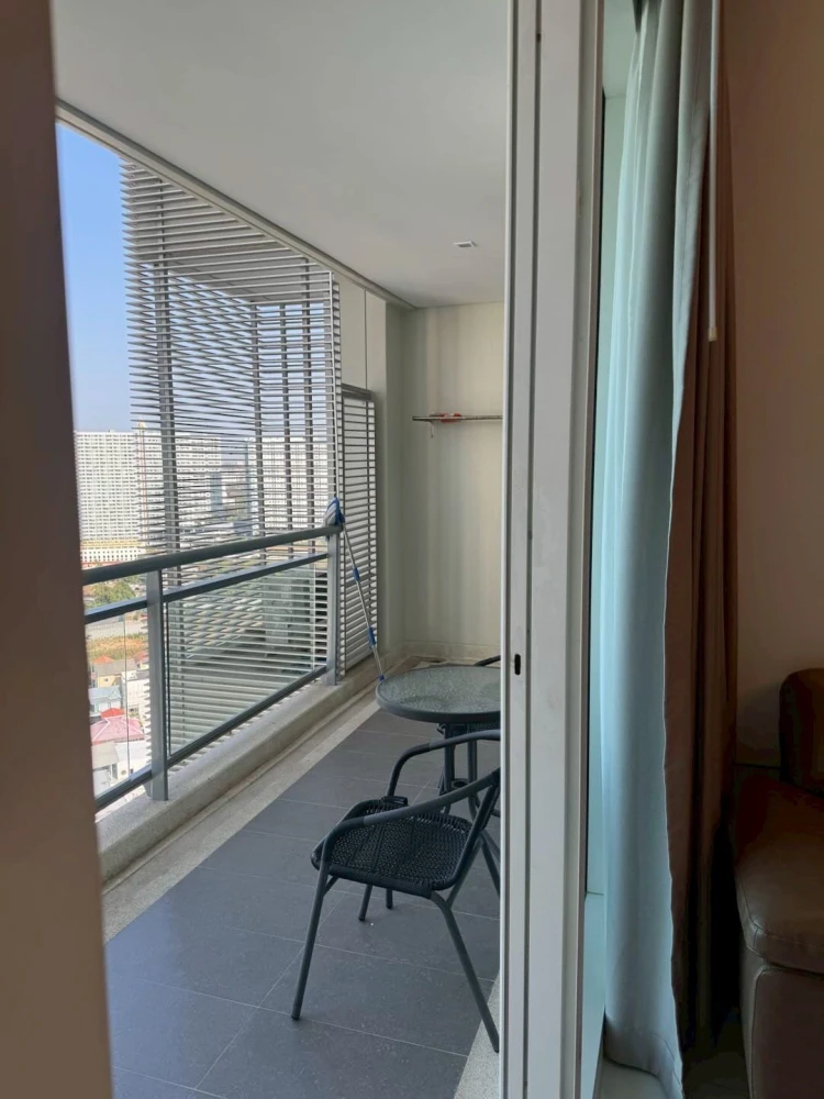 Selling a 2-bedroom, 2-bathroom condo at Reflection Jomtien Beach Pattaya. The rooms are very spacious and come fully furnished with appliances; ready