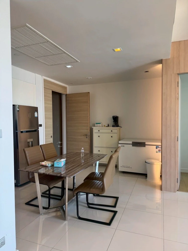Selling a 2-bedroom, 2-bathroom condo at Reflection Jomtien Beach Pattaya. The rooms are very spacious and come fully furnished with appliances; ready