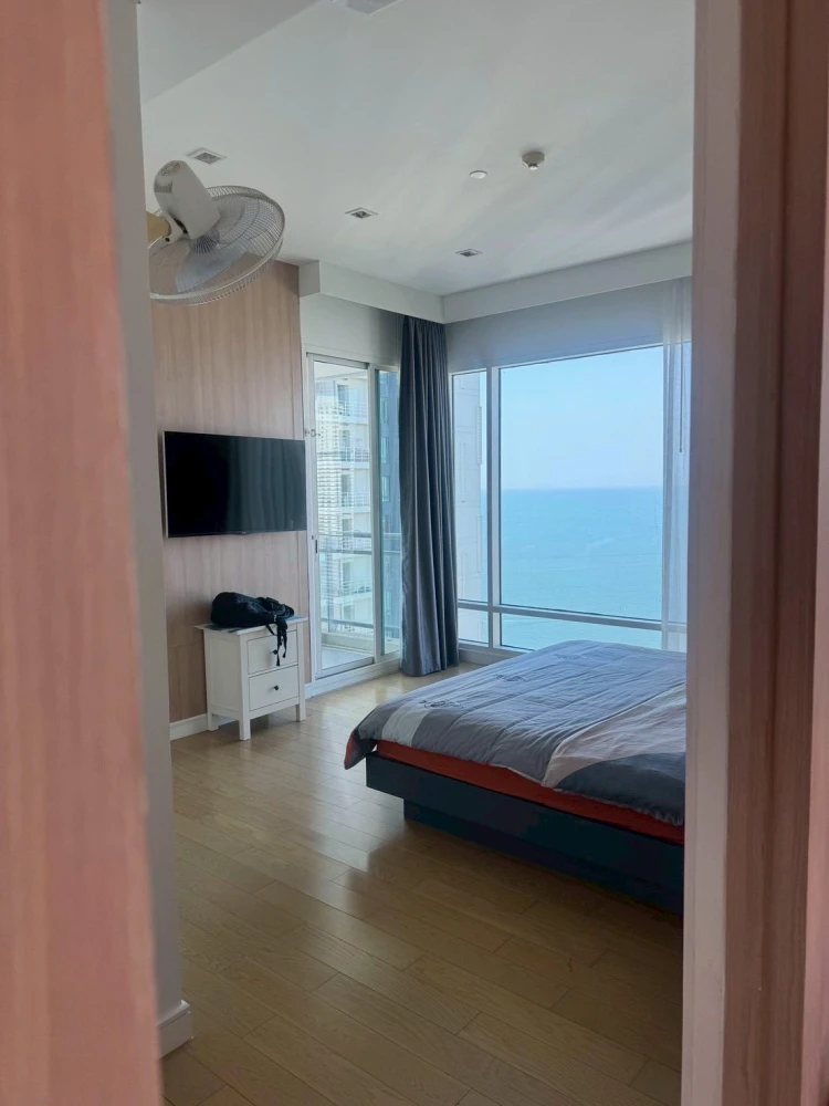 Selling a 2-bedroom, 2-bathroom condo at Reflection Jomtien Beach Pattaya. The rooms are very spacious and come fully furnished with appliances; ready
