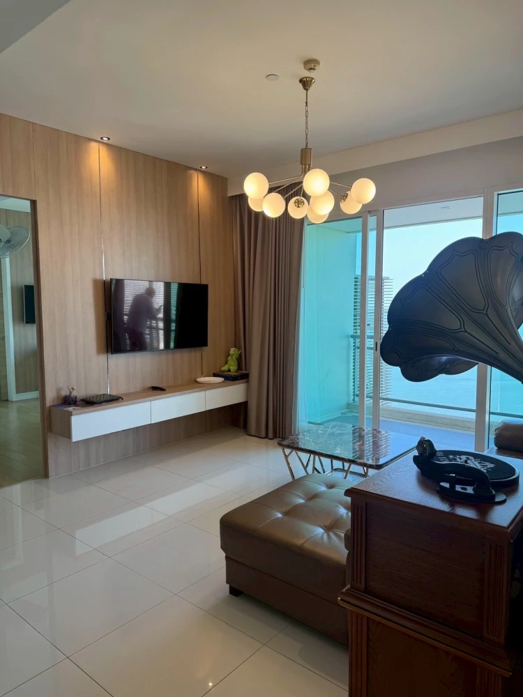 Selling a 2-bedroom, 2-bathroom condo at Reflection Jomtien Beach Pattaya. The rooms are very spacious and come fully furnished with appliances; ready