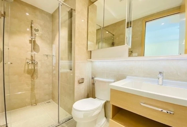 Selling Regal Sathorn-Narathiwat, 20th floor. Spacious, ready-to-move-in unit. Buy now, don't miss out!