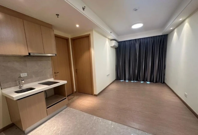Selling Regal Sathorn-Narathiwat, 8th floor, spacious unit. Interested in owning one? Book now!