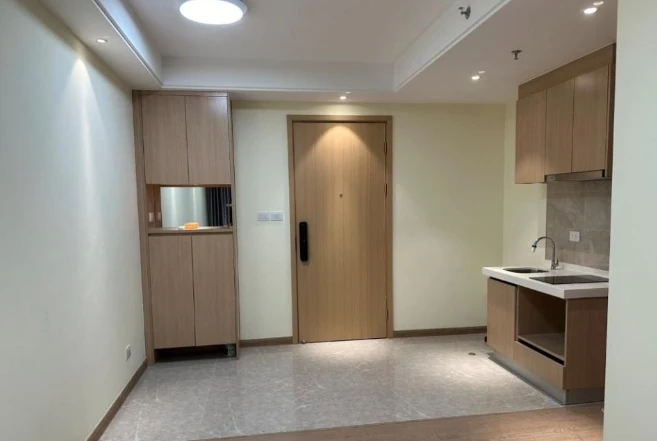Selling Regal Sathorn-Narathiwat, 8th floor, spacious unit. Interested in owning one? Book now!