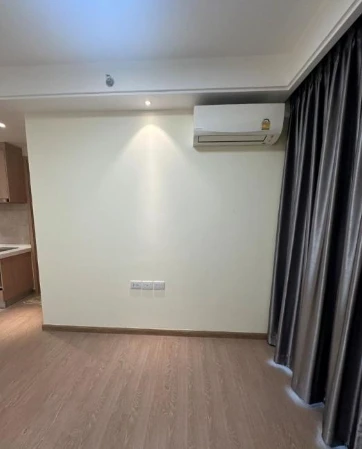 Selling Regal Sathorn-Narathiwat, 8th floor, spacious unit. Interested in owning one? Book now!