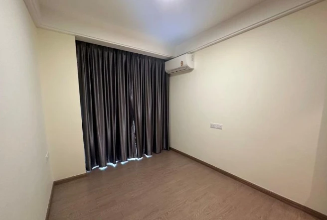 Selling Regal Sathorn-Narathiwat, 8th floor, spacious unit. Interested in owning one? Book now!