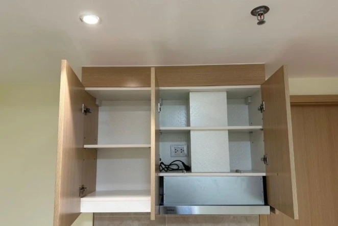 Selling Regal Sathorn-Narathiwat, 8th floor, spacious unit. Interested in owning one? Book now!