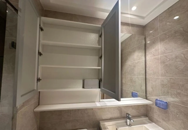 Selling Regal Sathorn-Narathiwat, 8th floor, spacious unit. Interested in owning one? Book now!