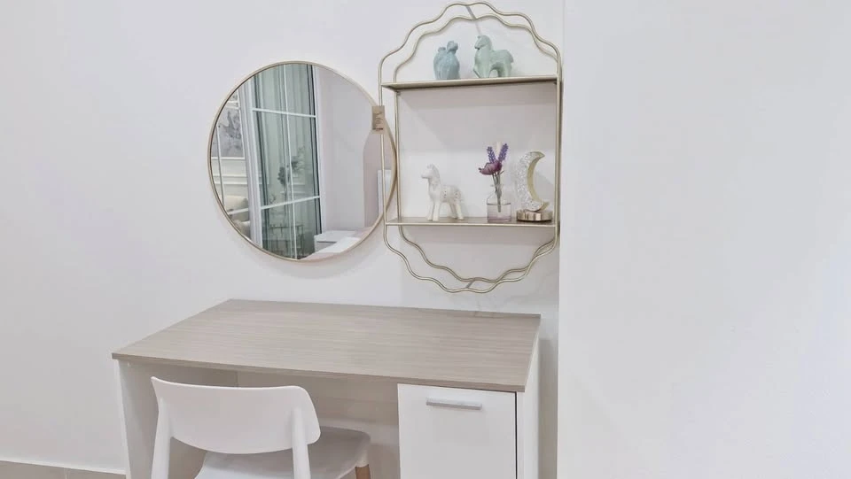 Selling Regent Home 1 Phaholyothin 67, 4th floor unit, pastel-themed decoration, fully furnished, great location. Book now!