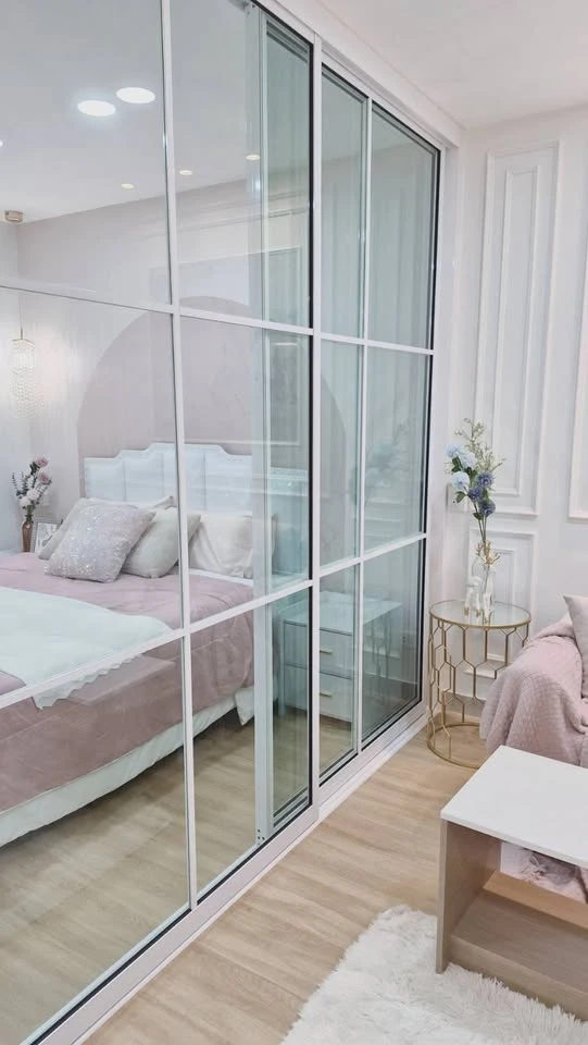 Selling Regent Home 1 Phaholyothin 67, 4th floor unit, pastel-themed decoration, fully furnished, great location. Book now!