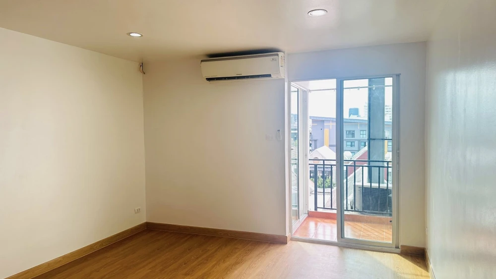 For sale: Regent Home 12 Ladphrao 41, studio room, plenty of usable space, good location, convenient transportation, hurry and reserve now!