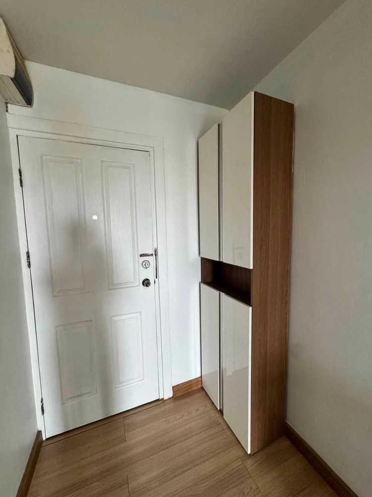 Selling Regent Home 13 Sukhumvit 93. The unit comes with a balcony with added glass windows and a lockable system. Ready to move in with just your bel