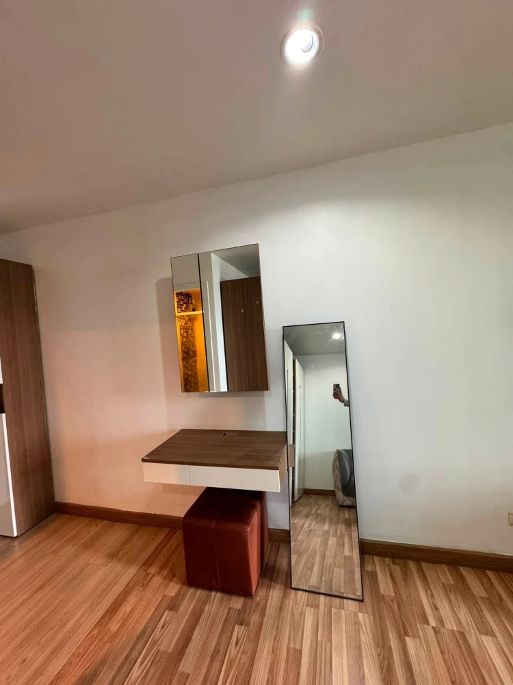 Selling Regent Home 13 Sukhumvit 93. The unit comes with a balcony with added glass windows and a lockable system. Ready to move in with just your bel