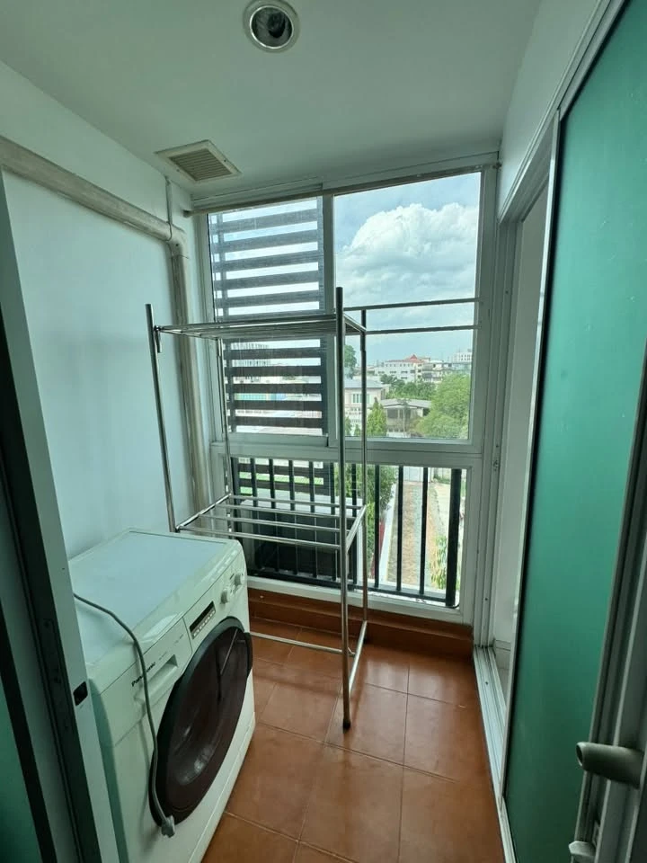 Selling Regent Home 13 Sukhumvit 93. The unit comes with a balcony with added glass windows and a lockable system. Ready to move in with just your bel