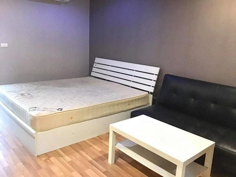 Selling Regent Home 15 Chaengwattana. Hurry up to reserve and own the room today. Beautiful room, cheap price. Hurry up.