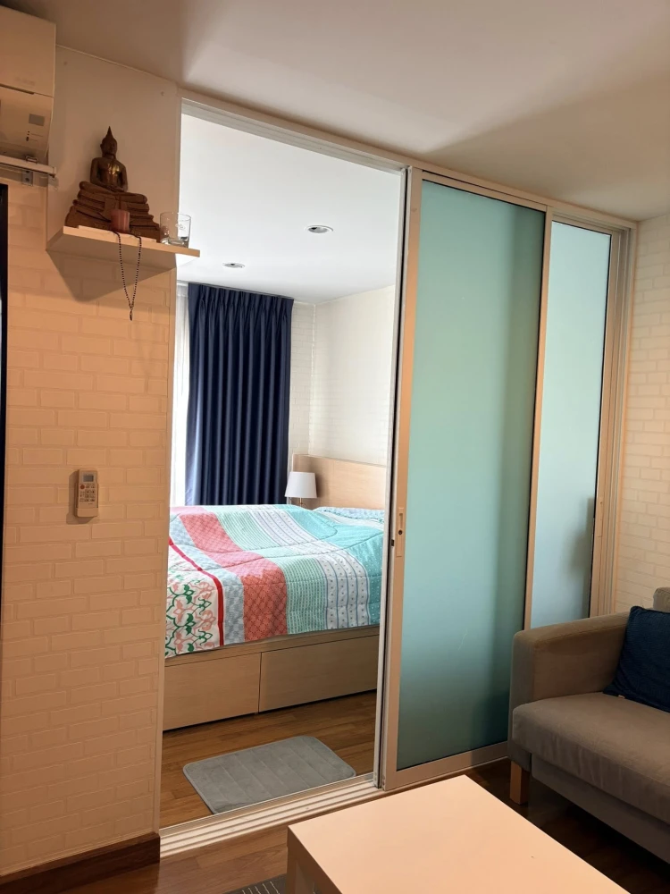 Selling REGENT HOME 18 CHANGWATTANA-LAKSI. A lovely, fully furnished unit with complete amenities. Book now!