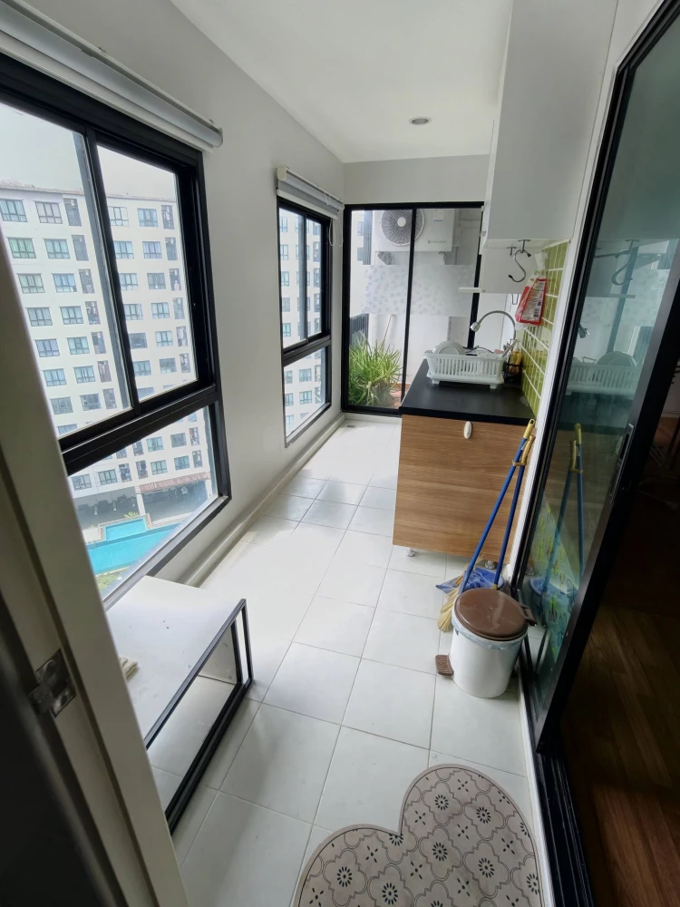 For Sale: Regent Home 18 Chaeng Watthana-Lak Si, Building F, 12th Floor. This is a combined unit offering a very spacious layout—comfortable and airy.