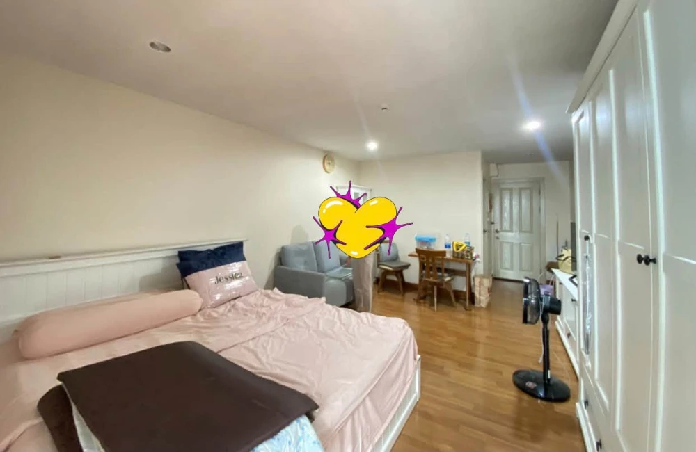 Selling Regent Home 25 Tiwanon, 3rd floor unit. Fully furnished, pool access. Don't miss out!