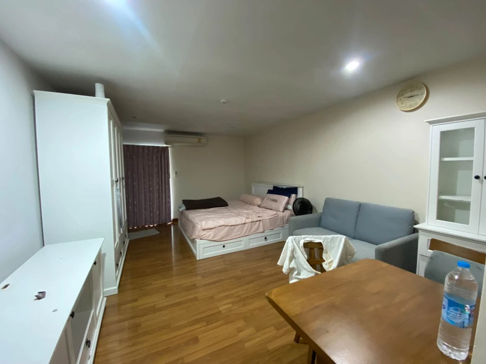 Selling Regent Home 25 Tiwanon, 3rd floor unit. Fully furnished, pool access. Don't miss out!