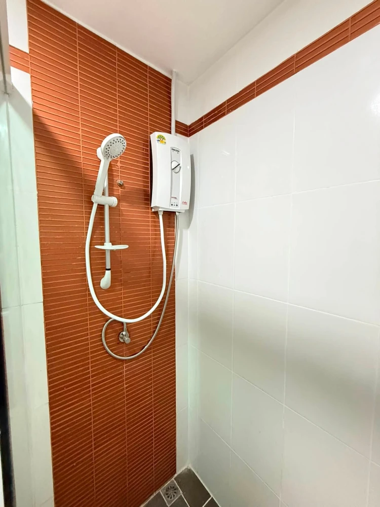 Selling Regent Home 6/2 Prachachuen. Beautifully decorated minimalist-style unit with complete furnishings. Just bring your bags and move in!