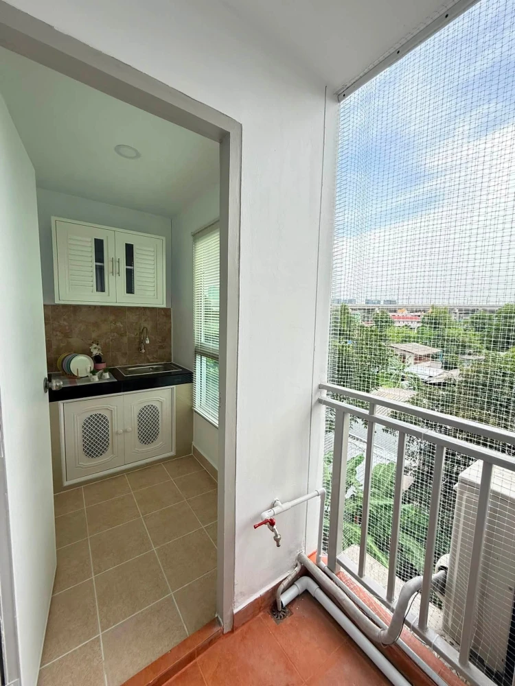Selling Regent Home 6/2 Prachachuen. Beautifully decorated minimalist-style unit with complete furnishings. Just bring your bags and move in!