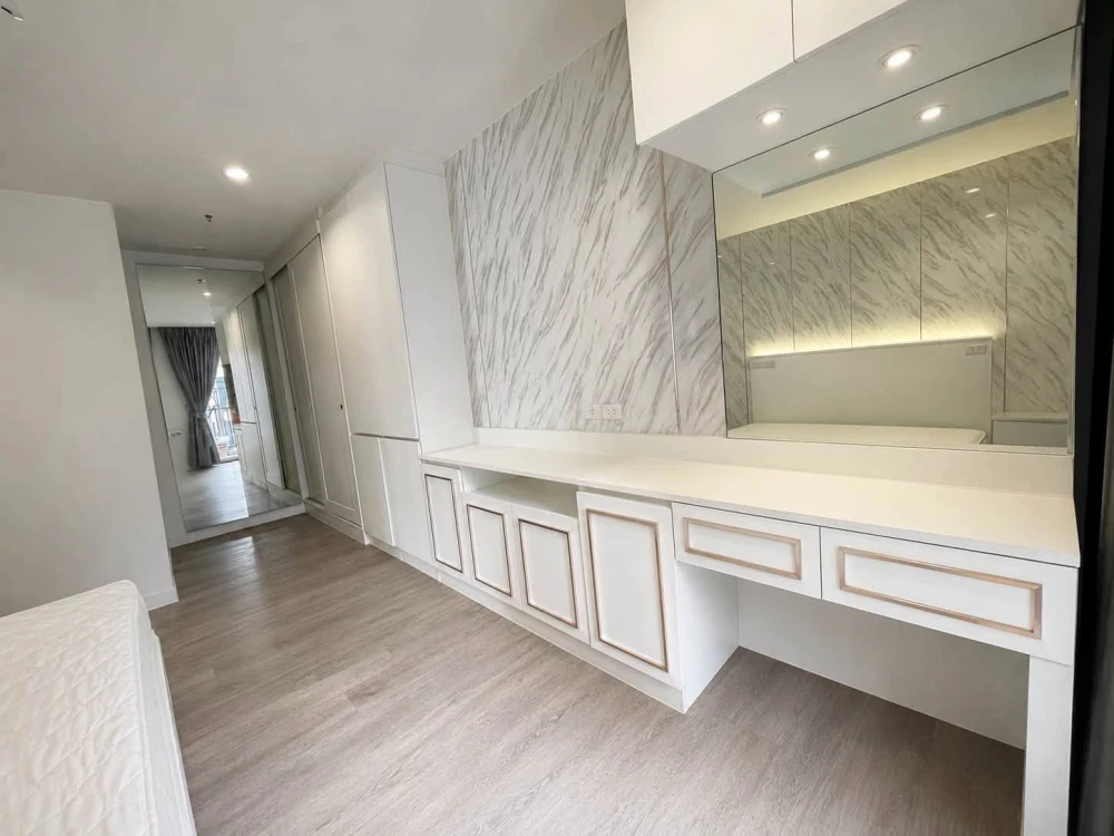 Selling Regent Home Bangson Phase 2, 2 bedrooms, spacious living area, high-quality built-in furniture. Book now!