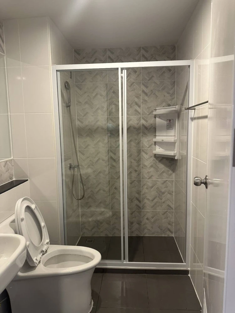 For Sale: Regent Home Wutthakat. Move-in ready unit with a well-partitioned layout. Great price—book it now; don't miss out!