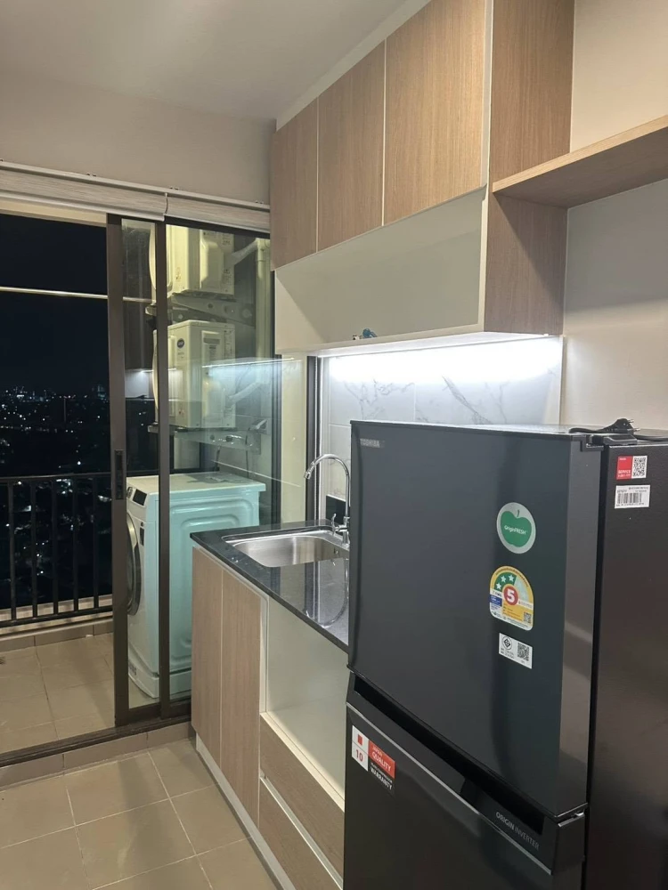 For Sale: Regent Home Wutthakat. Move-in ready unit with a well-partitioned layout. Great price—book it now; don't miss out!