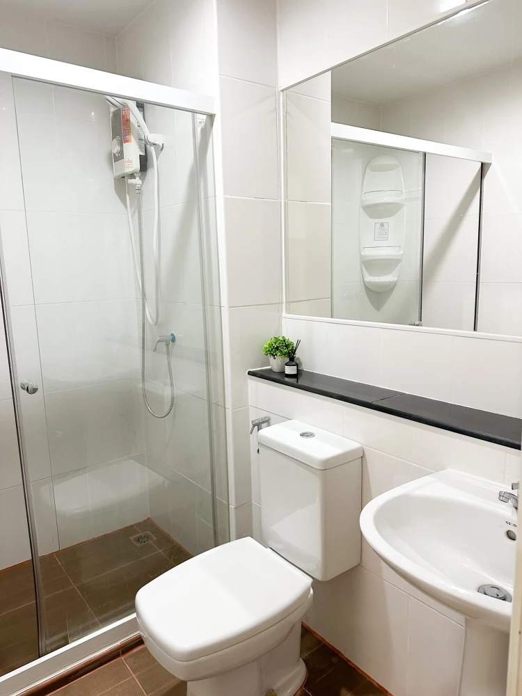 Selling Regent Home Bang Son, beautiful unit, next to the BTS Skytrain, fully furnished with appliances, ready to move in!