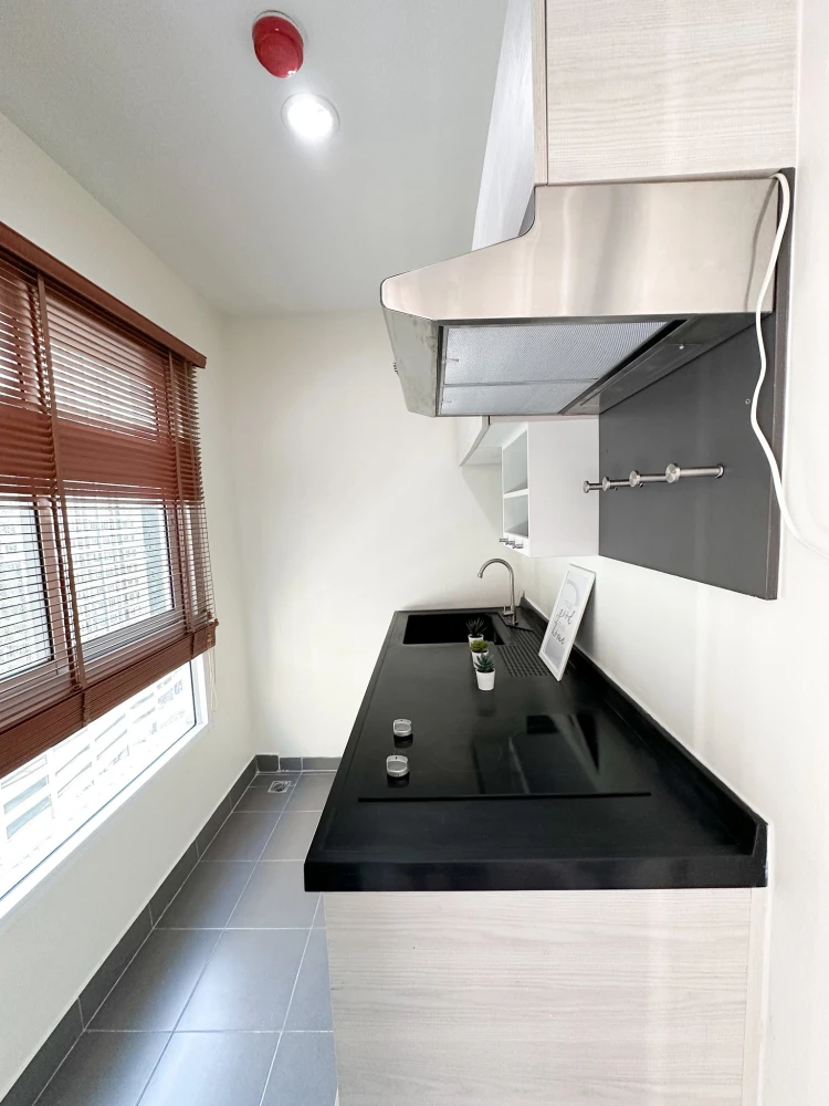 Selling Regent Home Bang Son, beautiful unit, next to the BTS Skytrain, fully furnished with appliances, ready to move in!