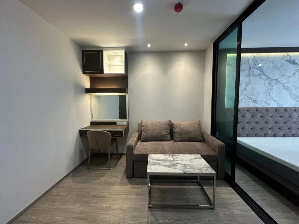 For sale: Regent Home Sukhumvit 97/1, Building B, 6th floor, decorated with simple, luxurious built-ins throughout the room. Don't miss out!